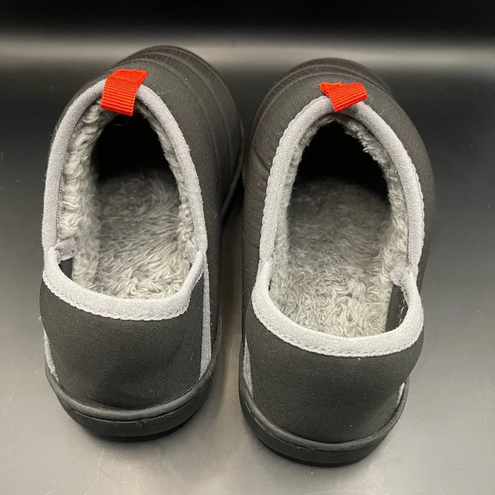 Wonder Nation slippers